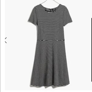 Madewell gallerist black white stripe short sleeve dress